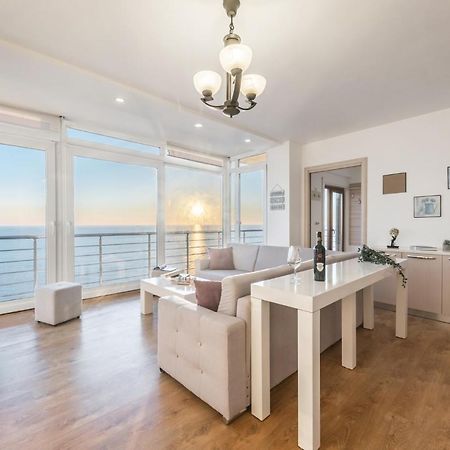 دراس Blue Heaven -Full Sea View Brand New Apartment المظهر الخارجي الصورة