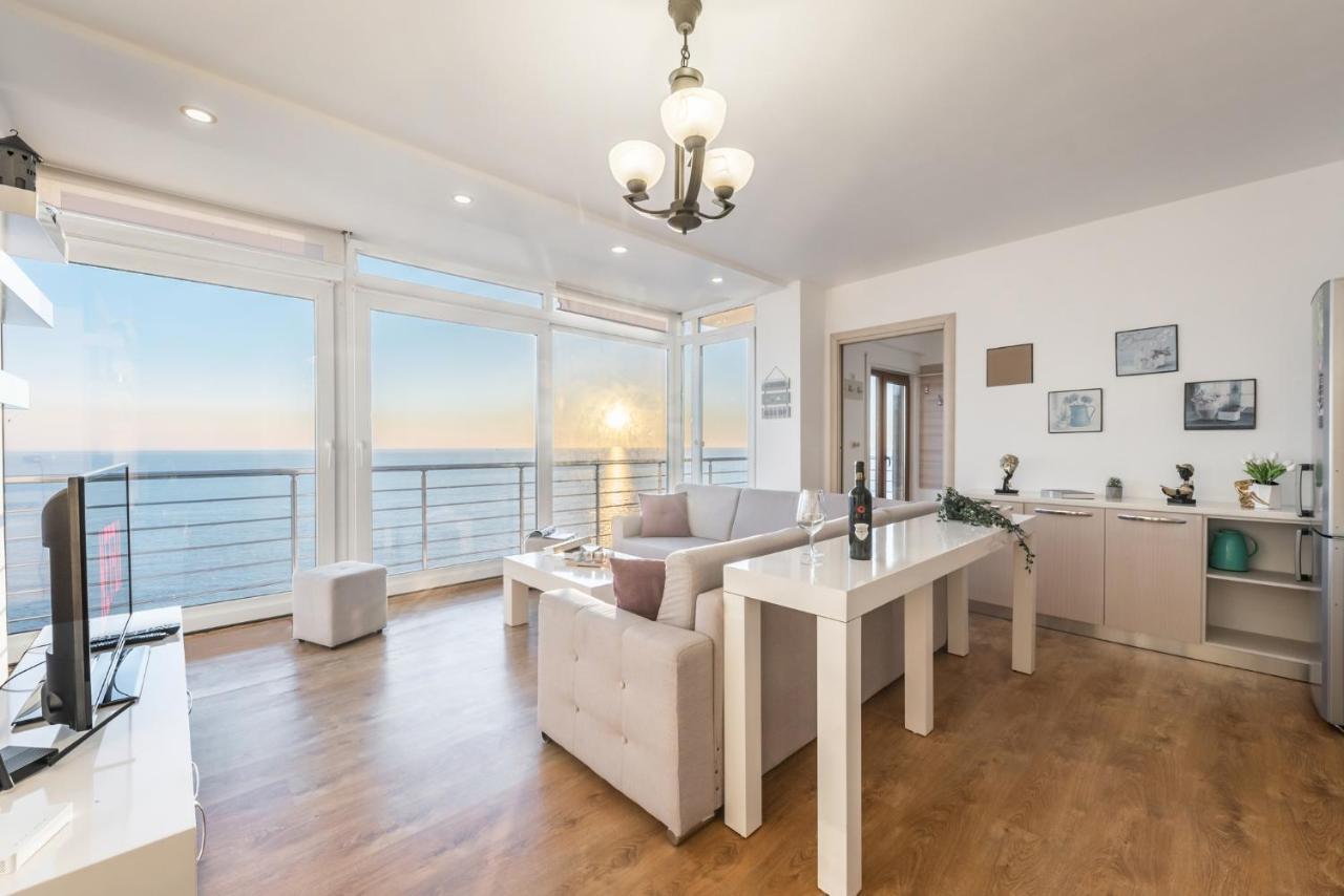 دراس Blue Heaven -Full Sea View Brand New Apartment المظهر الخارجي الصورة